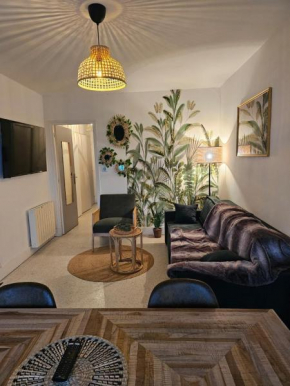 beau t2 proche plage et commerces, logia